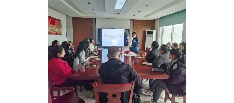 熱烈歡迎武漢紡織大學(xué)服裝學(xué)院張丹教授蒞臨授課指導(dǎo)！